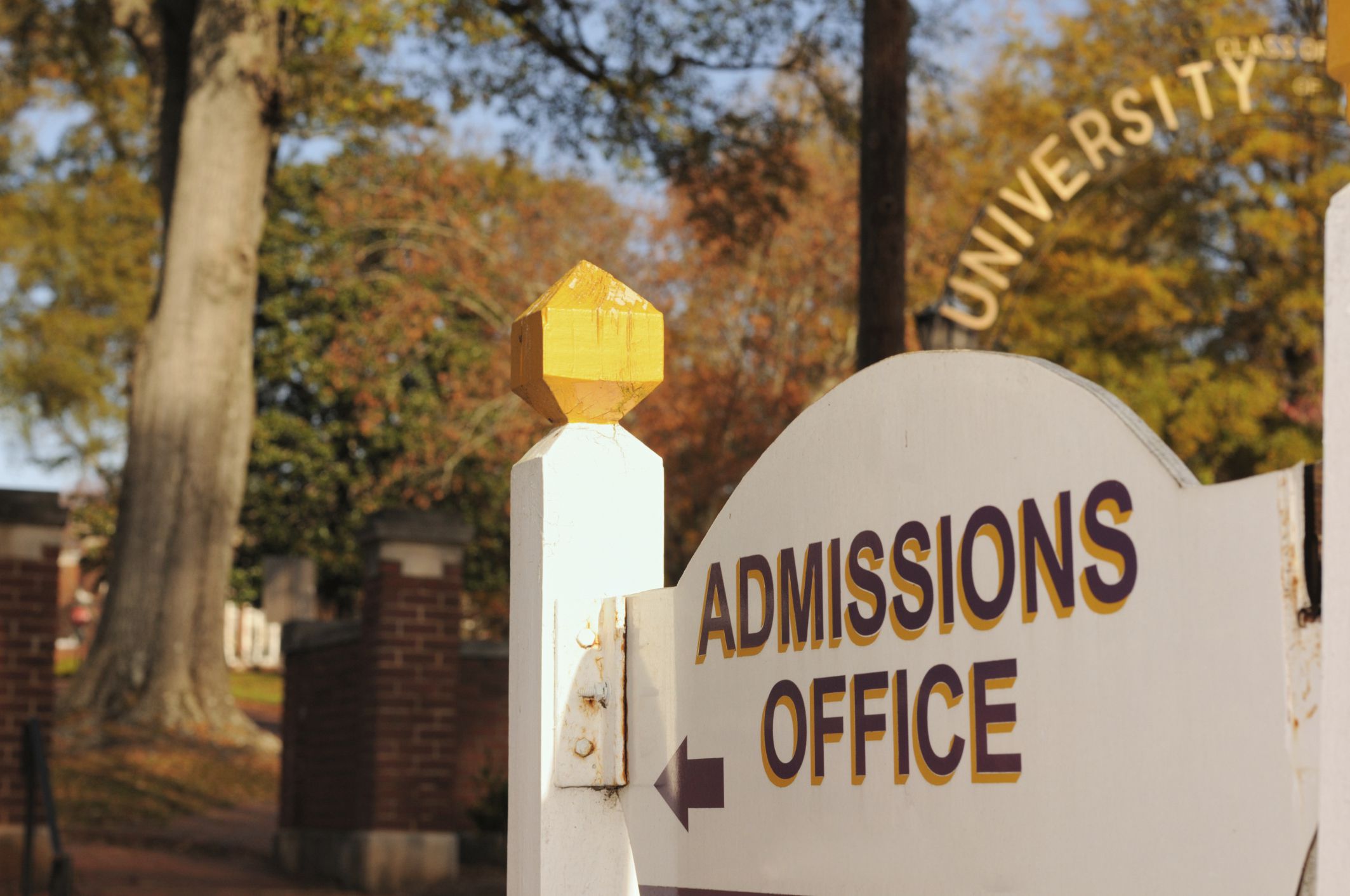 admissions-office-sshepard-e-plus-getty-56f762363df78c78418e4953.png